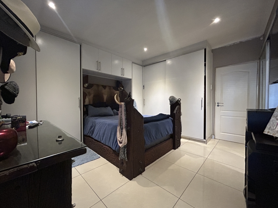 5 Bedroom Property for Sale in Glenlilly Western Cape